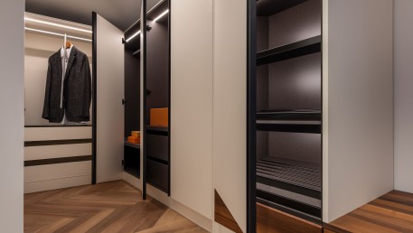 Closet_Villa_2.jpg