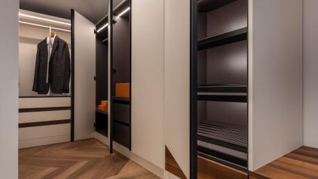 Closet_Villa_2.jpg